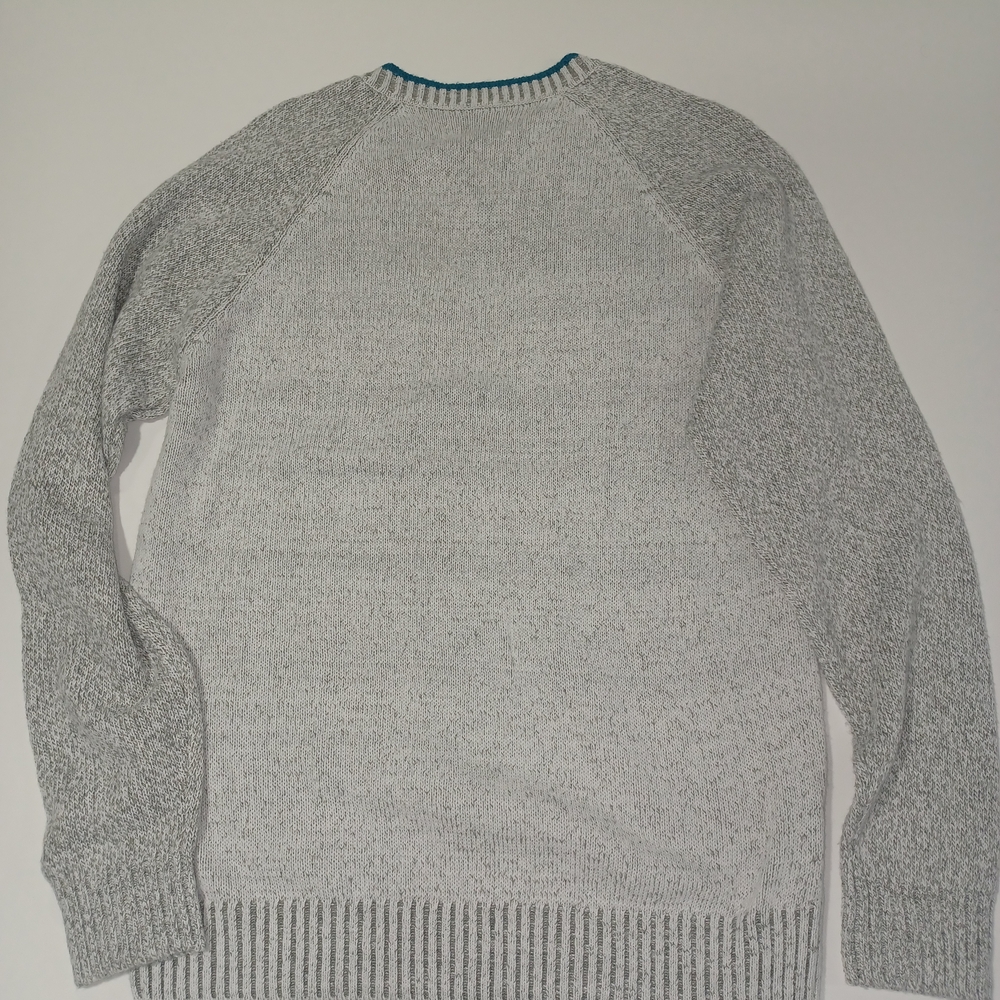 V-Neck Cable Sweater - Picture 4 of 6
